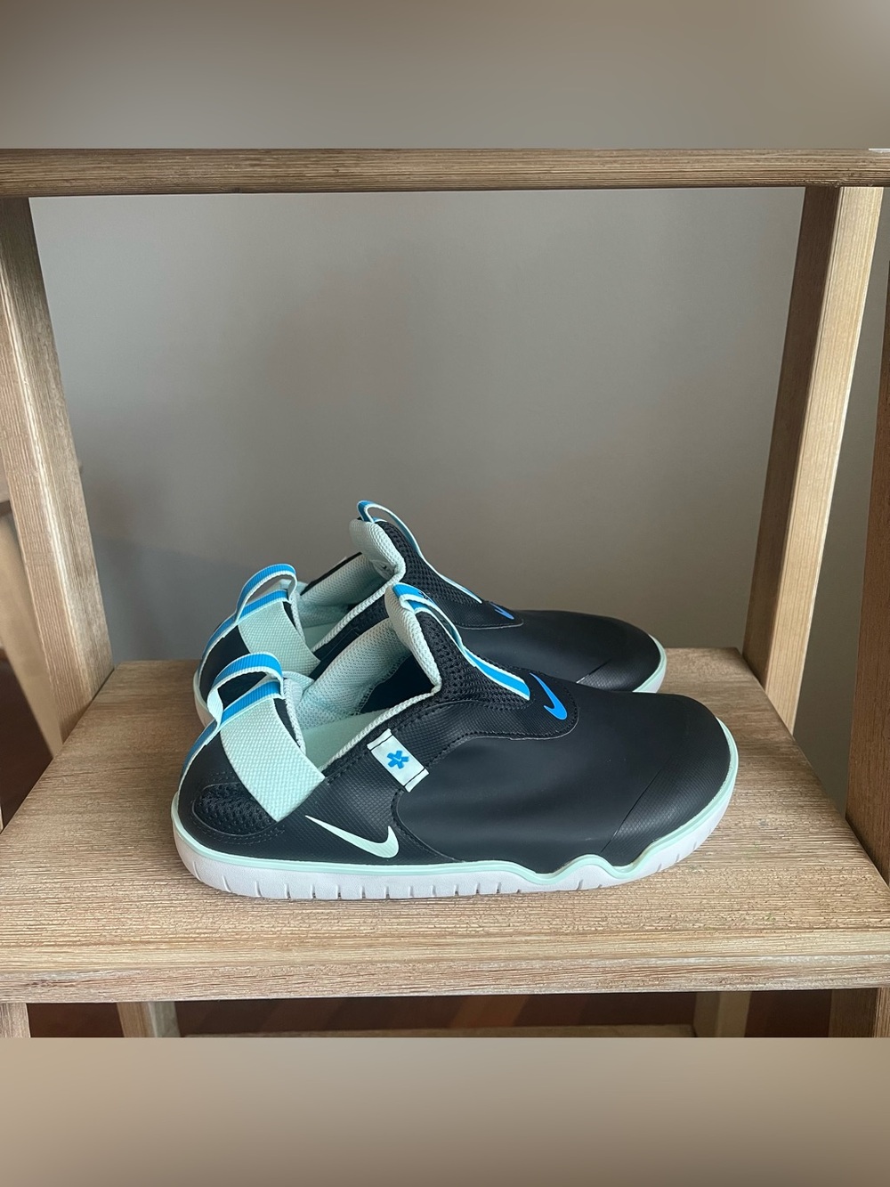 Nike Air Zoom Pulse Nurse Medical Shoes Women’s 5.5 Black Blue Slip On EUC w Box